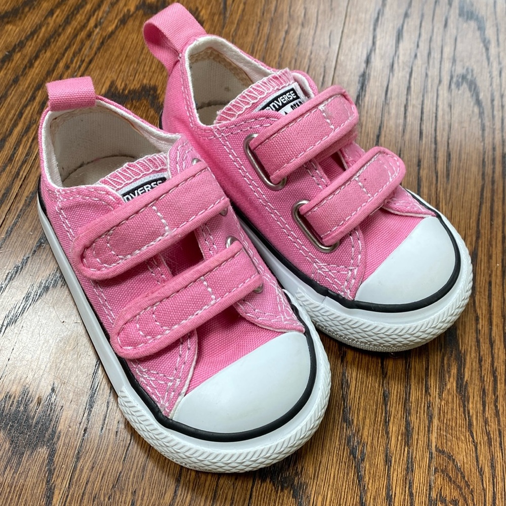 Excellent Condition Pink Converse All ⭐️ Star Sneakers